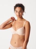 Σουτιέν Chantelle με ενίσχυση. Σουτιέν Chantelle με ενίσχυση.