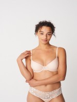 Σουτιέν Chantelle με ενίσχυση. Σουτιέν Chantelle με ενίσχυση.