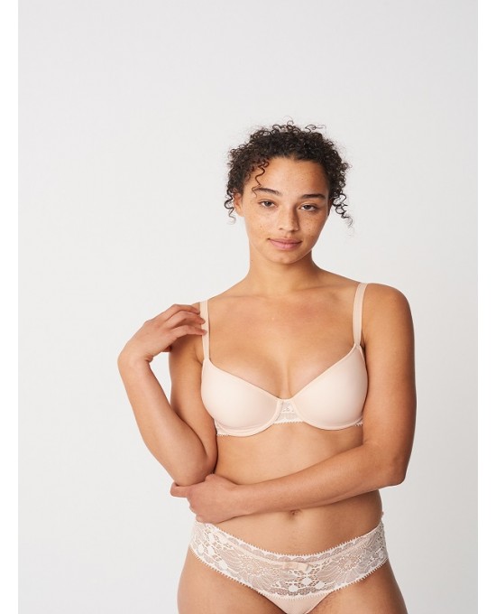 Σουτιέν Chantelle με ενίσχυση. Σουτιέν Chantelle με ενίσχυση.