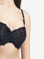 Σουτιέν Chantelle χωρίς ενίσχυση. Σουτιέν Chantelle χωρίς ενίσχυση.